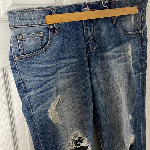 Straight leg blue women’s jeans Ripped knee wide leg blue Jeans size 31 no tags - Picture 9 of 11